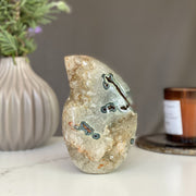 Agate flame, decor with crystals