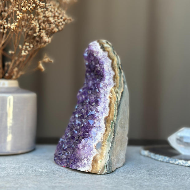 Amethyst with jasper and agate formations