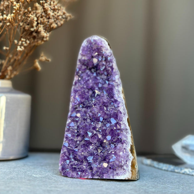 Amethyst with jasper and agate formations