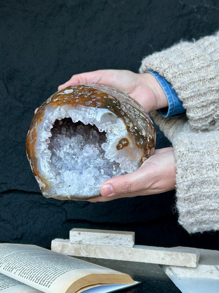 Natural Quartz Stone Geode, Flat Geode with Agate formations, Uruguayan Cave