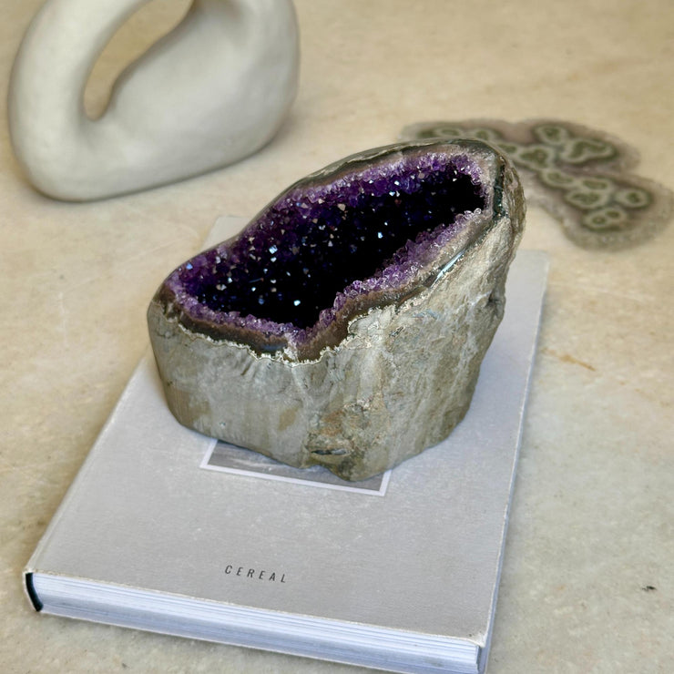 Amethyst stone, purple amethyst geode