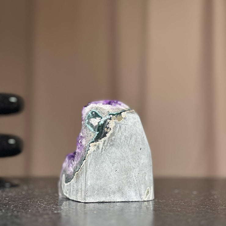 Large crystals amethyst geode